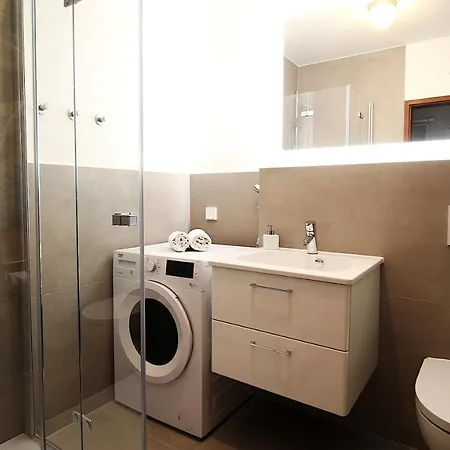 - Old Main Bridge, Own Garage Parking Space Wurtzbourg