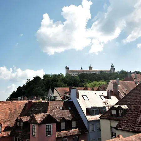 - Old Main Bridge, Own Garage Parking Space Appartement *