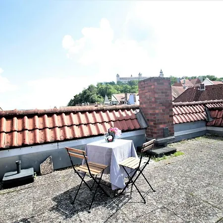 - Old Main Bridge, Own Garage Parking Space