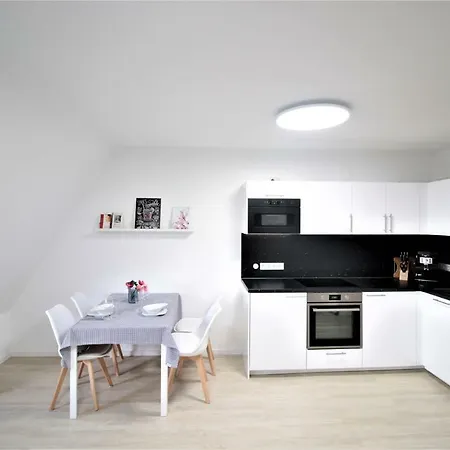 - Old Main Bridge, Own Garage Parking Space Wurtzbourg