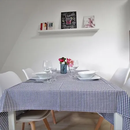 - Old Main Bridge, Own Garage Parking Space Wurtzbourg