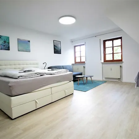 - Old Main Bridge, Own Garage Parking Space Daire *