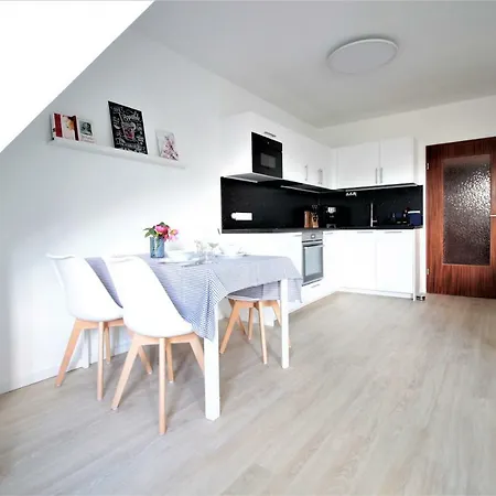 - Old Main Bridge, Own Garage Parking Space Appartement *