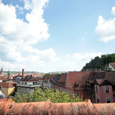 - Old Main Bridge, Own Garage Parking Space *